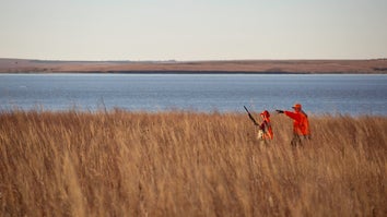 堪萨斯州国民野生动物保护区的高地鸟类猎人
